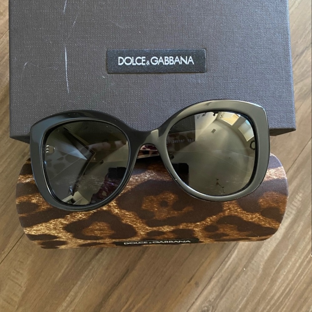 Dolce and gabbana sunglasses AUTHENTIC AND BRAND NEW - Picture 2 of 2